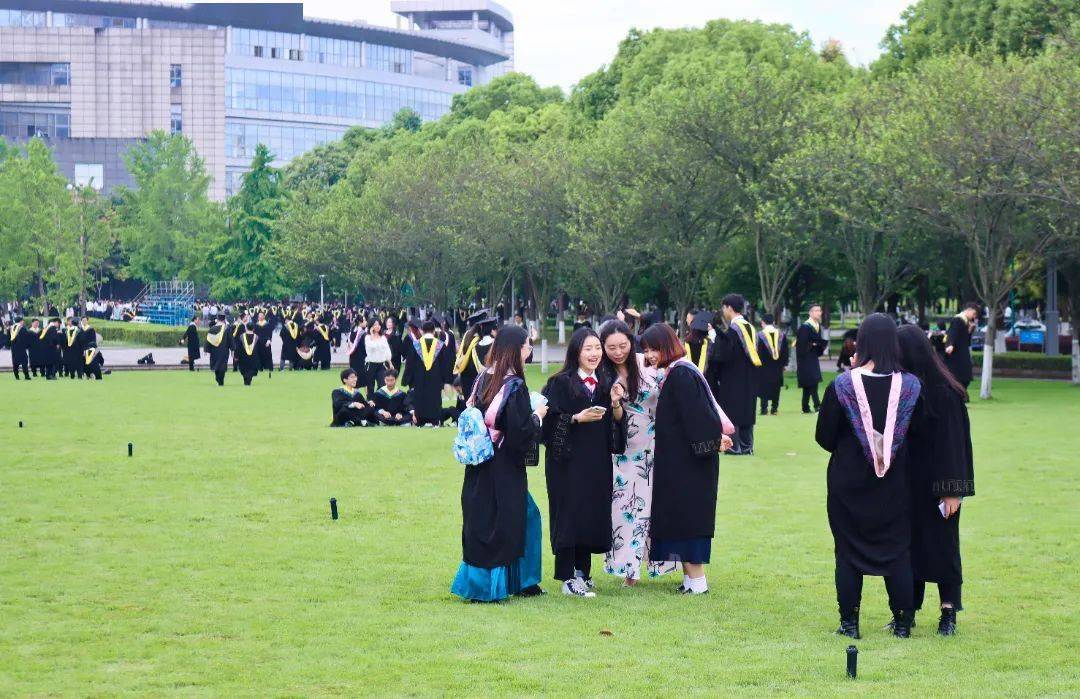 sprajapati178's tweet image. "T-minus 0 to 'hello, world'  Graduates, your story’s just getting its first chapter—go write it bold.  #ClassOf2024 #NextChapter"