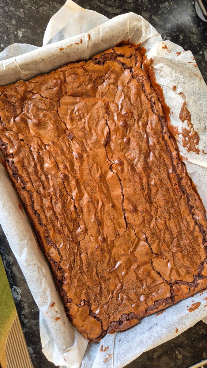 makremeow's tweet image. Lol I forgot about the brownies last night #lindt #brownies #whoopsie