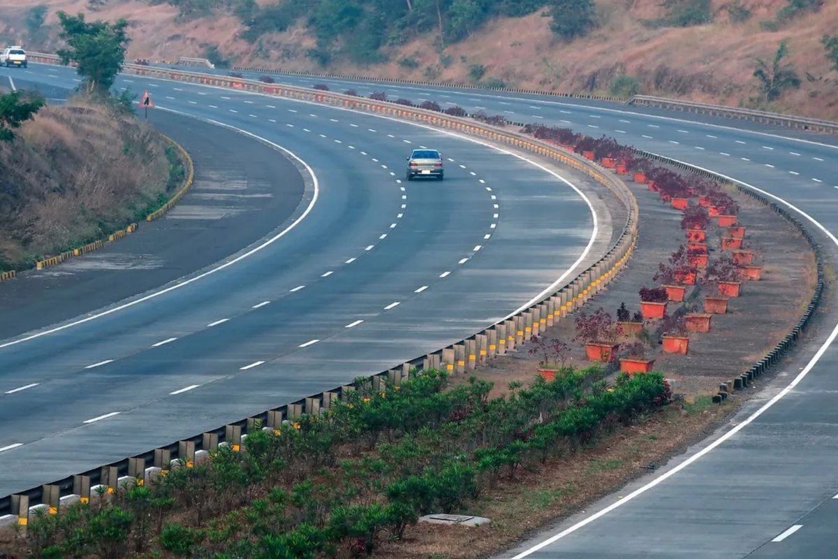 aceupdatemag's tweet image. 𝗨𝗣 𝘁𝗮𝗸𝗲𝘀 𝗮 𝗺𝗮𝗷𝗼𝗿 𝗹𝗲𝗮𝗽 𝘄𝗶𝘁𝗵 𝗶𝗻𝗮𝘂𝗴𝘂𝗿𝗮𝘁𝗶𝗼𝗻 𝗼𝗳 𝗚𝗮𝗻𝗴𝗮 𝗘𝘅𝗽𝗿𝗲𝘀𝘀𝘄𝗮𝘆

Read More:  aceupdate.com/up-takes-a-maj…

#ACEUpdate #GangaExpressway #InfrastructureDevelopment #NayeUttarPradesh #Expressway #UPInfrastructure #RoadDevelopment