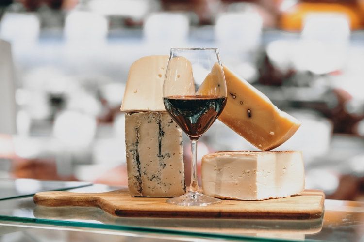 ReserveArchive's tweet image. Heritage &amp;amp; Leather

a family story told through notes of leather

Luca Laborde: carnose, dark, and full of soul 🪵🍒

#familylegacy #syrahwine #winestory #heritage