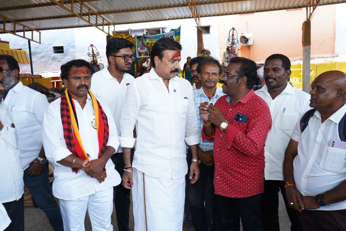 lksudhish's tweet photo. குடியாத்தம் கங்கை அம்மன் கோவிலில் மதச்சார்பற்ற முற்போக்கு கூட்டணியின் தேமுதிக வெற்றி வேட்பாளர் திரு. கே.பி. பிரதாப் அவர்கள் மற்றும் கூட்டணி கட்சி நிர்வாகிகளுடன் சிறப்பு தரிசனம் செய்தோம்.
#Gudiyatham | #GangaiAmmanTemple | #DMDK | #SecularAlliance | #KPPrathap | #ElectionCampaign | #LKSudhish| #Dmk | #TamilNaduPolitics