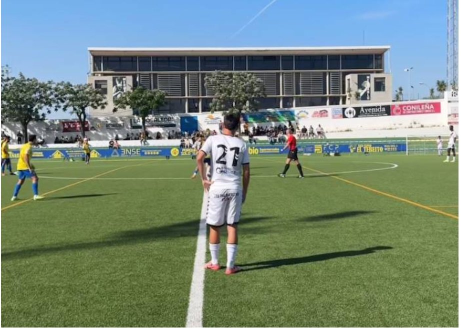 futbol_onubense's tweet image. Hubo presencia aurinegra en el José Antonio Pérez Ureba. Conil - #SanRoque