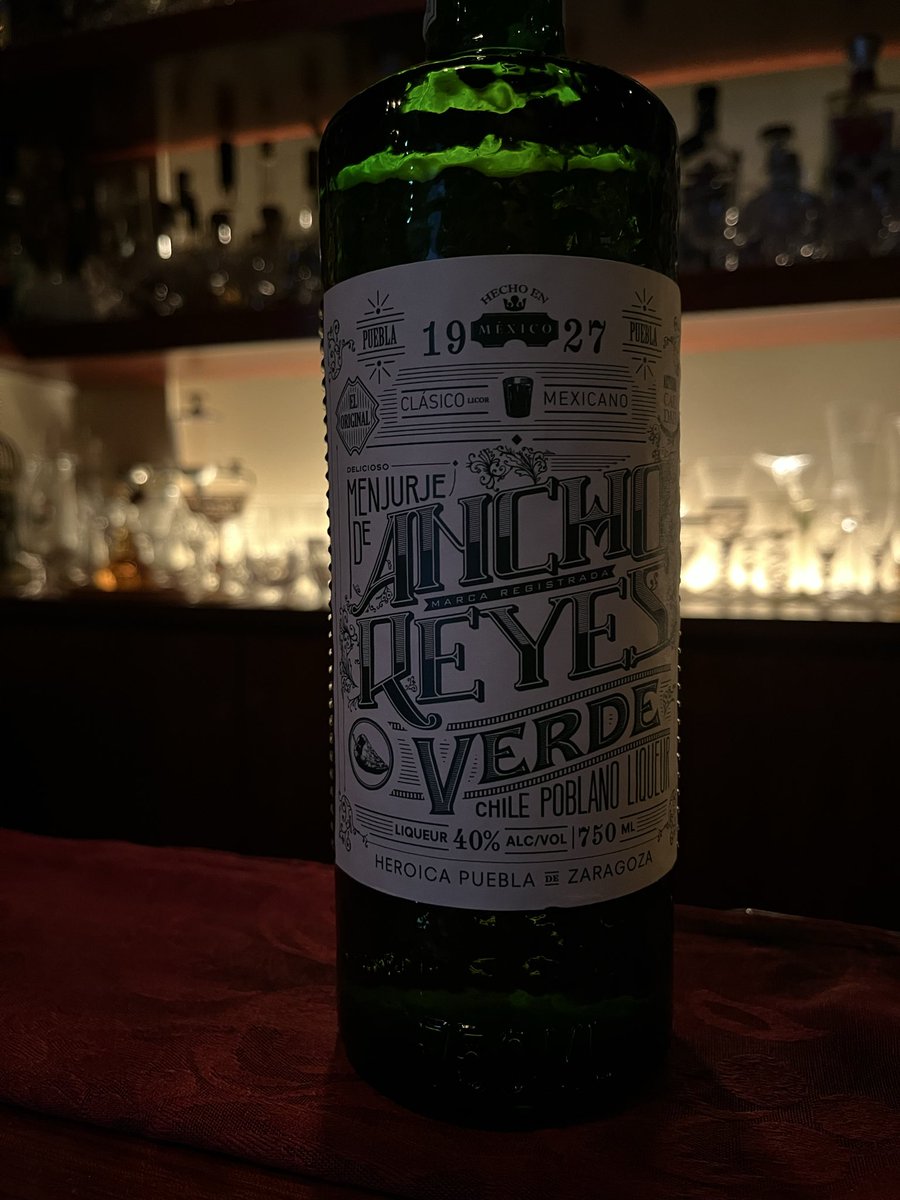 Amaretto1973's tweet photo. Menjurje de Ancho Reyes 
Chile Verde Liqueur

メンフルヘ・デ・アンチョ・レジェス
チレ・ベルデ・リキュール

メキシコのプエブラ州サラゴサで造られる
フレッシュなポブラノ唐辛子をローストし、
パイナップルの酸味を加えた、
甘く、スパイシー、トロピカルで
魅力的な香りが漂うチリリキュール https://t.co/p8CDGrriAu