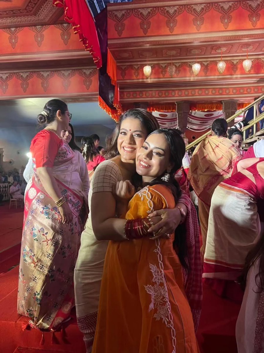 IIFA's tweet image. Kajol and Ajay Devgn drop the sweetest birthday notes for Nysa Devgn ❤️

#IIFA #Bollywood #Kajol #AjayDevgn