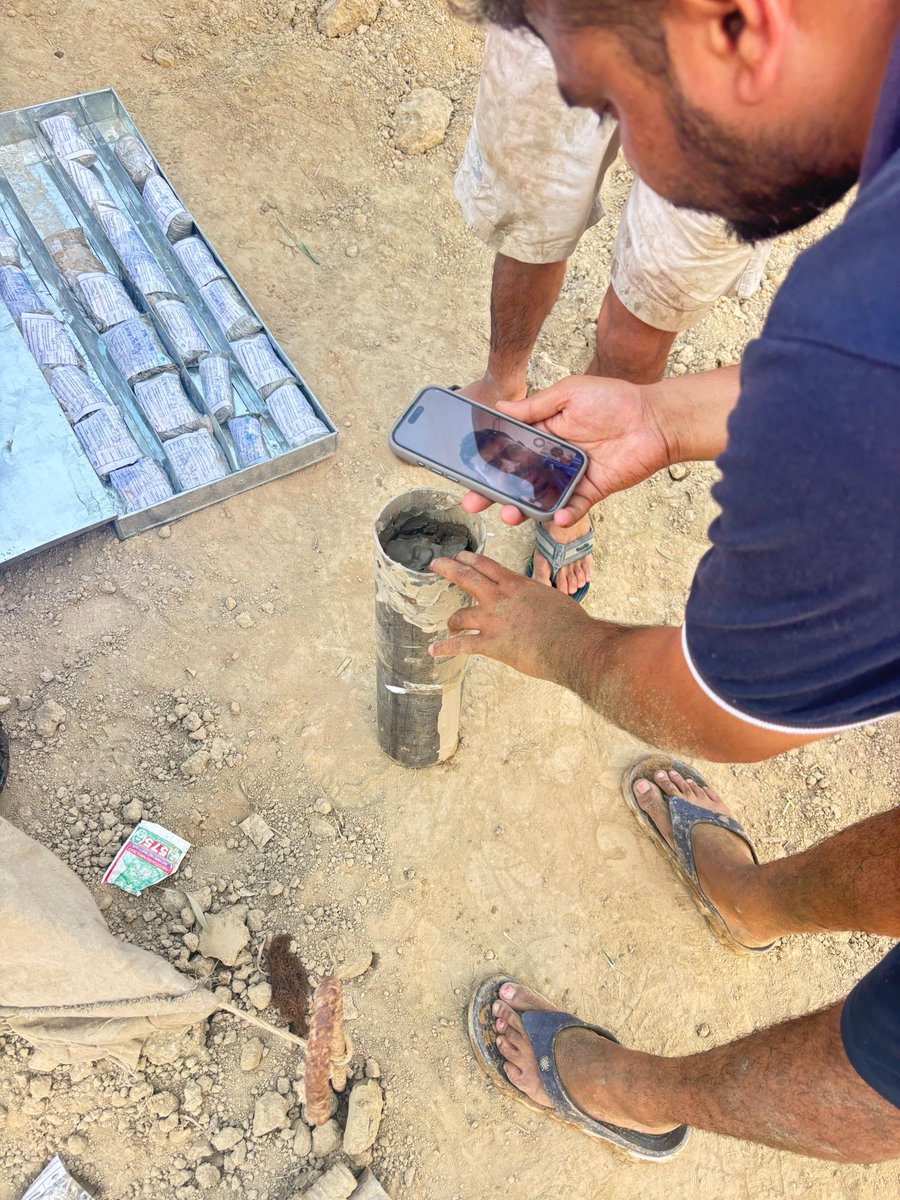 NWDA_MOWR's tweet image. Trial pit excavation along Branch canal-1 works  of Kosi-Mechi Intra-State Link Project (Phase-2)

#Kosimechilink #Savewater #incredibleindia #Watersave #Riversofindia #Waterwisdom