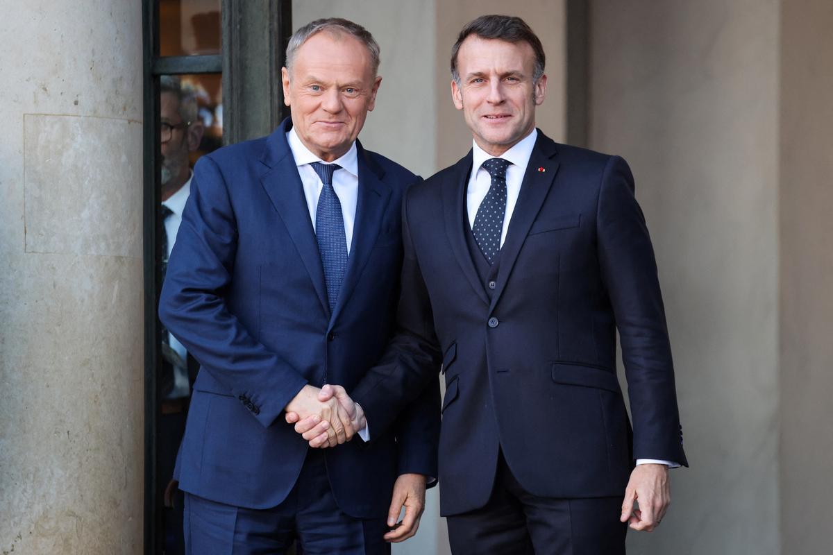 🇵🇱 Raport z Gdańska (20.04.2026)

​Uwaga, Mieszkańcy Galaktyki! 

​Jeśli myśleliście, że poniedziałkowe poranki służą tylko do narzekania na brak kofeiny, to Emmanuel Macron właśnie udowodnił, że można je spędzić znacznie bardziej widowiskowo. Francuski prezydent wylądował w