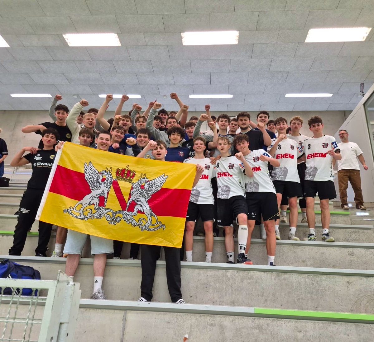 HSGKonstanz's tweet image. U19 holt Turniersieg in #Pforzheim:
#Regionalliga fix, #Bundesliga-Quali erreicht 💯
In einem Kopf-an-Kopf-Rennen entschied am Ende ein mehr erzieltes Tor.
Direkten Regionalliga-Platz erspielt &amp;amp; am 9./10. Mai in die Bundesliga-Qualifikation!
📲 hsgkonstanz.de/verein
#Handball