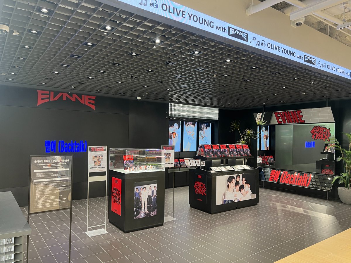 MINIRECORD_SHOP's tweet photo. [📢] 
#EVNNE #이븐
1st Single Album [뱉어 (Backtalk)] 발매 기념
🍀OLIVEYOUNG OFFLINE STORE OPENN🍀

[OFFLINE POP-UP]
📍장소: 올리브영 두타점
🗓️기간: 2026.04.20(월) 18:00 ~ 2026.04.26(일) 23:59 (KST)
*팝업 종료일 운영 시간은 현장 상황에 따라 변동(조기 마감)될 수 있습니다.

🎁미공개 포토카드 5종 중 1종 랜덤 증정 
(온/오프 이미지 동일, 버전별 이미지 상이)

✨스페셜 이벤트 (오프라인 only)
구매자 중 5명 추첨 사인 폴라로이드 증정

럭키드로우 바로가기
Photobook ver.🔗https://t.co/l2cKDXnBTi
Digipack ver.🔗https://t.co/BAObkXCIhj

#뱉어 #뱉어_Backtalk
#미니레코드
@EVNNE_official