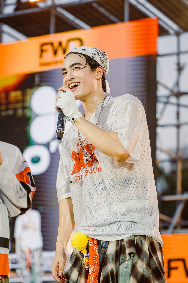 BarcodetinOFC's tweet photo. Barcode Tinnasit X Update (1)

cr. clo_ver_riser

CLO’VER at FWD Music Live Fest 5

#FWDMLF5xCLO_VER
#barcodetin @BarcodeTin