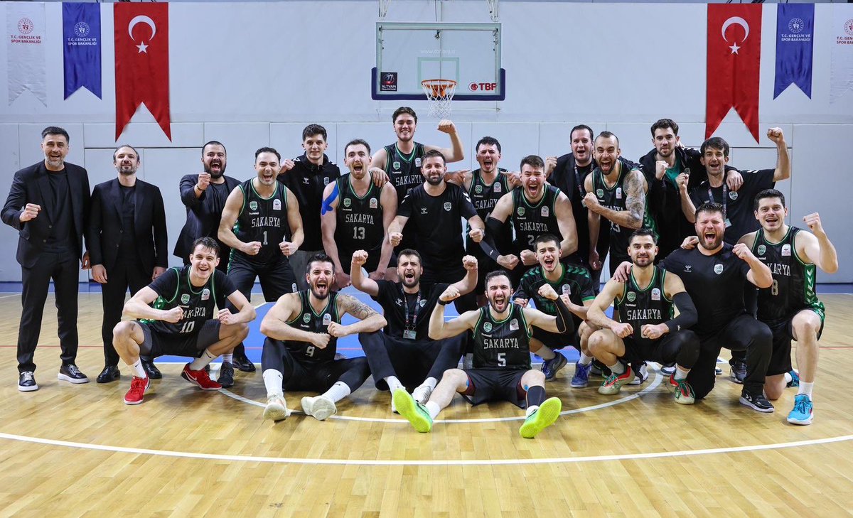 🏆 Sakarya Türkiye Basketbol Ligi’nde 

TB2L Play-Off’larında Kütahya Belediyespor’u 3-0 ile saf dışı bırakan Sakarya Büyükşehir Belediye Spor Basketbol, 2016-2017 sezonundan sonra TBL’de mücadele edecek. 

Marmara ekibi bir dönem BŞL ve FIBA Europe Cup oynamıştı.