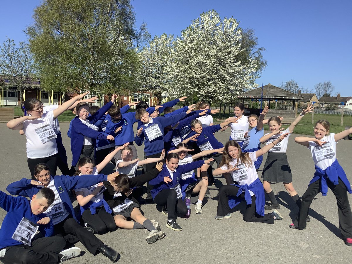 SantElfod's tweet image. Dosbarth 10 starting their mini marathon week! We have learnt we need to pace to be consistent.Da iawn pawb. @LondonMarathon @thebodycoach #weruntogether