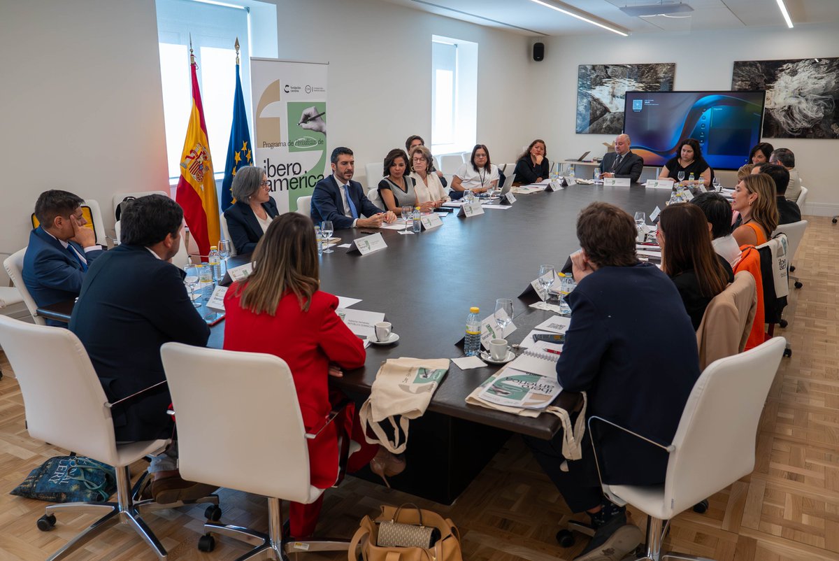 Fundación Carolina tweet media