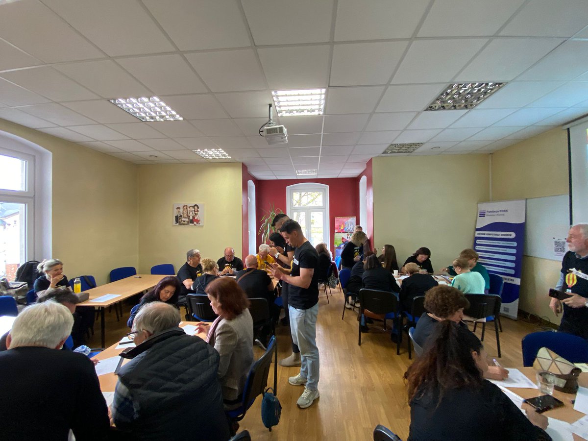 CEPJAEN1's tweet image. @CEPJAEN1 junto centros de nuestro consorcio: Los Olivos, Paulo Freire, Tavara, Miguel Hernández y SEP Dolores G. Osorio trabajamos la interculturalidad y la igualdad de oportunidades esta semana  en la @FundacjaPCKK Jelenia Gora. @sepiegob @DG_IFP. @EducaAnd #ErasmusPlus