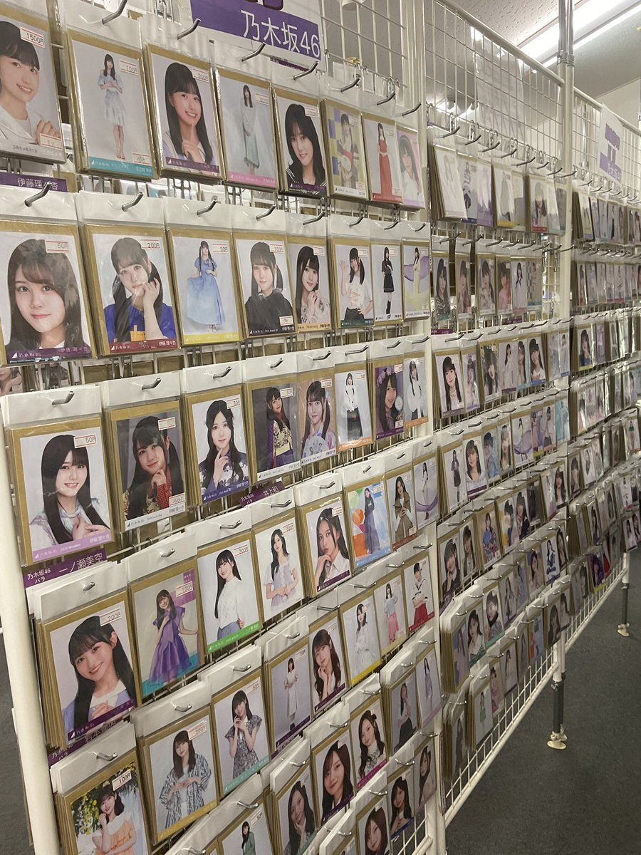 乃木坂46 バラ生写真を店頭にたくさん補充致しました！！