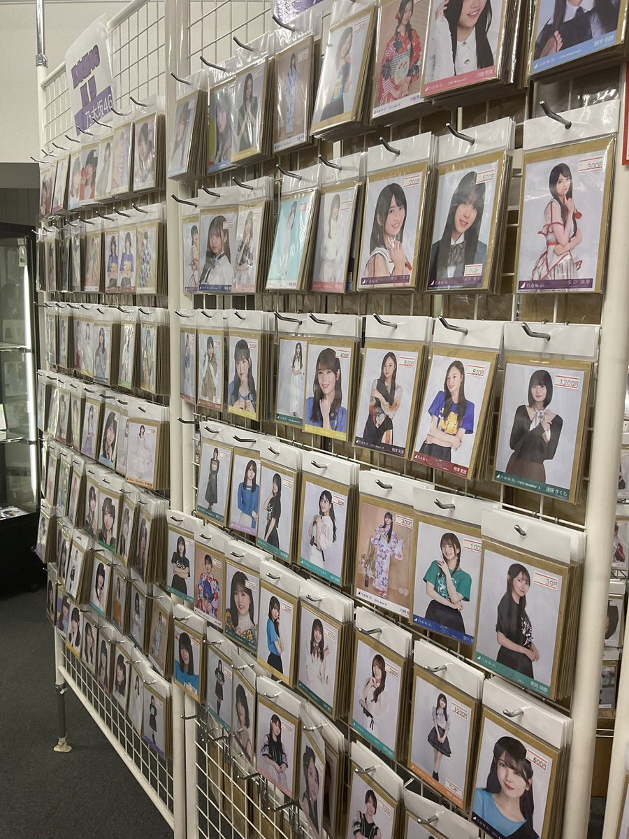 乃木坂46 バラ生写真を店頭にたくさん補充致しました！！