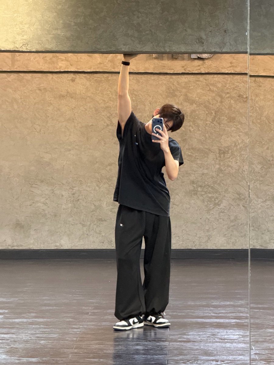 แกไม่เคยทำให้ผิดหวังอยู่แล้ว แต่อย่ากดดันตัวเองก้อพอ เอนจอยนะคับ แกมันเริ่ดที่สุดละ✌️ #JamesSu