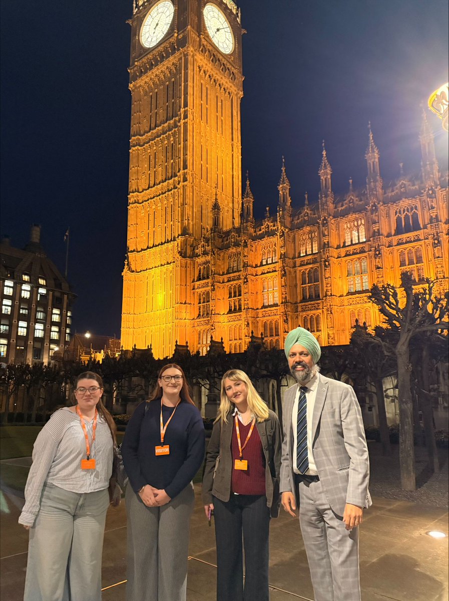 TanDhesi's tweet image. Wonderful to host Royal Holloway University Labour Society members in #Parliament, where they got the opportunity to ask me about my journey into politics, discuss #Labour policies and more.

Hope, like me, they will consider a career in public service in future.