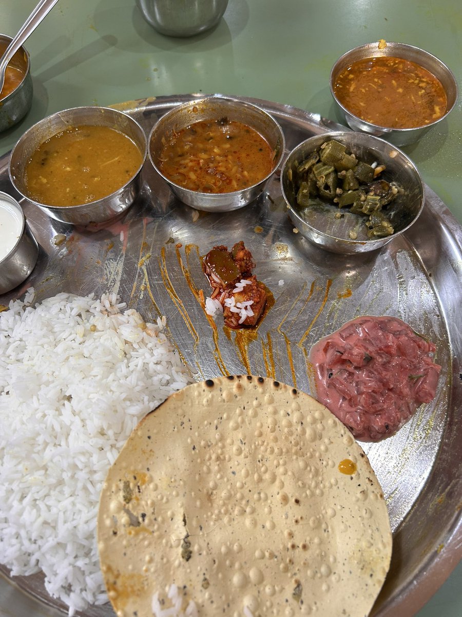 PantryCar's tweet image. Good Afternoon from #Pune ! 🥰

When all the items in the thali are your favs &amp;amp; your comfort food! 

Asha Dining Hall 🥹♥️

Once my regular! Happy to dine after ages &amp;amp; all are my favs! 

Amti &amp;amp; Satvik Bhendi combo is to die for! 

Fresh 🥭 Rass too! ♥️

#Foodie #DeccanGymkhana
