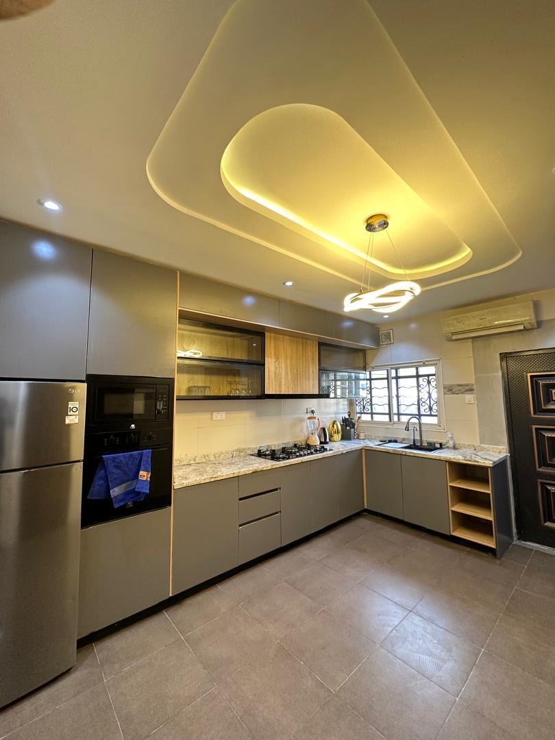 ivoryandsmith's tweet photo. This isn’t just a kitchen. it’s your personal 5-star chef’s playground! 
Sleek marble counters, premium appliances, and serious space to cook like a pro (no more cramped apartment struggles). One meal here and your Shortlet stay levels up😍🔥
#ShortletLagos #LuxuryKitchen https://t.co/544I8fak9d