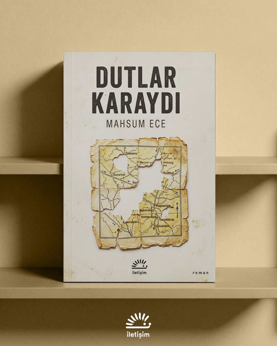 iletisimyayin's tweet photo. Mahsum Ece, tuhaf insanların yaşadığı, tarifi zor olayların yaşandığı bir köyün hikâyesini anlatıyor. Ama anlattığı bu insanlar, yaşananların kaderleri olduğunu, bir çıkış yolları bulunmadığını o kadar kabullenmişler ki, tarihin dışına itilmiş birer hayalet gibi dolaşıyorlar puslu ve karanlık yurtlarında.

Dutlar Karaydı, bu pusun ve karanlığın arasında bir soru soruyor: Unutmaya çalışmak mı daha zor, yoksa ölmek mi?

https://t.co/taO8KiOSbY

@mahsumece