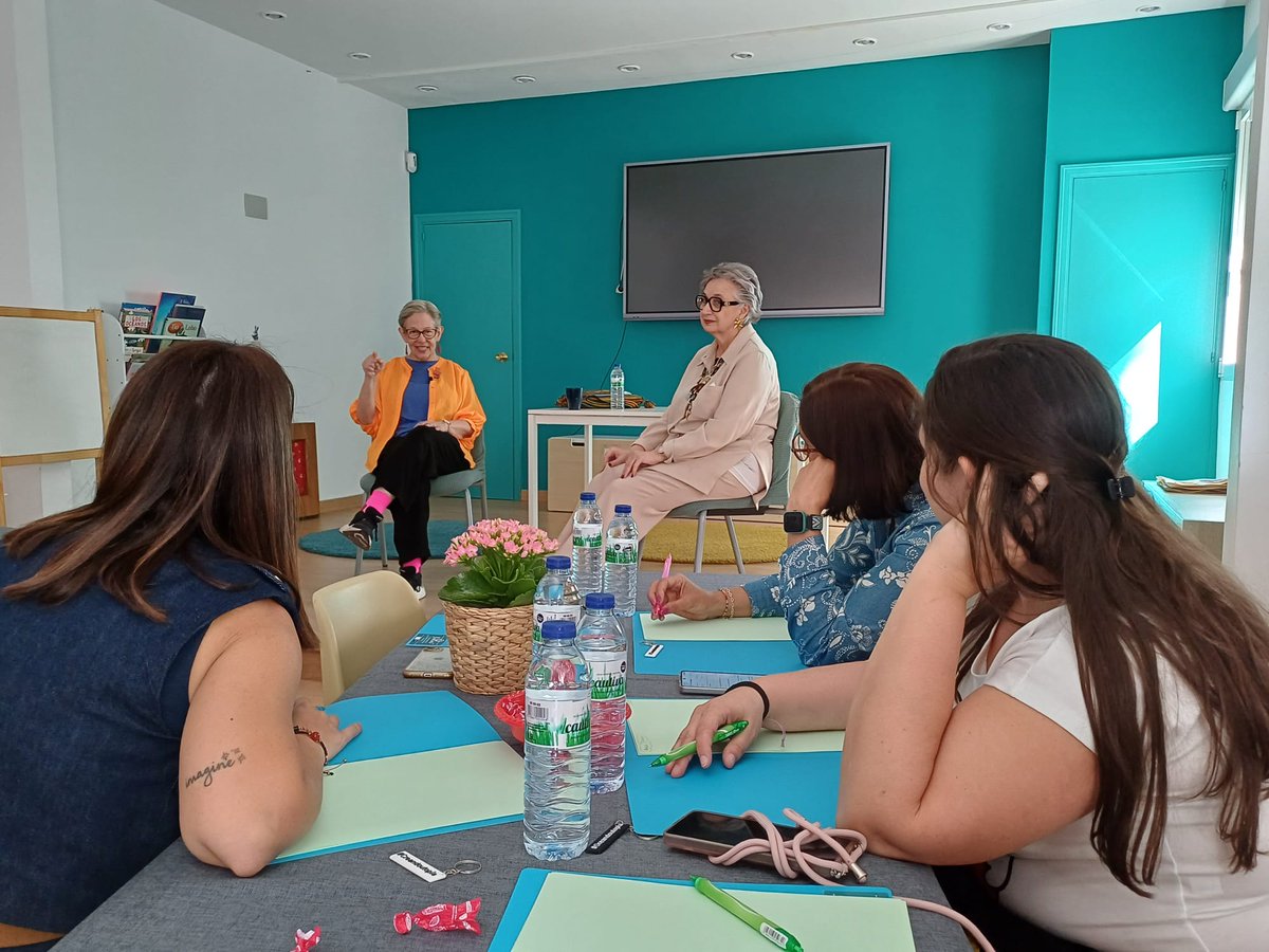 trilemaedu's tweet photo. Hoy es un día muy especial para nosotros. Adele Diamond, un referente mundial en neurociencia cognitiva del desarrollo nos visita en una de nuestras escuelas de #Madrid para ver nuestro trabajo con las Funciones Ejecutivas en el aula y compartir su sabiduría en la materia. https://t.co/mrzIoHob2D