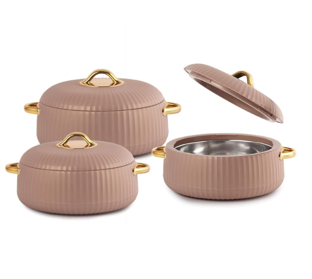GrabOnIn's tweet image. Cello Aurum Insulated Casserole Set (3pcs) @ ₹1,465 😍✨

👉 Shop now:  amzn.to/4tQIgbE

#KitchenEssentials #Cello #HomeDeals #DealAlert #ShopNow