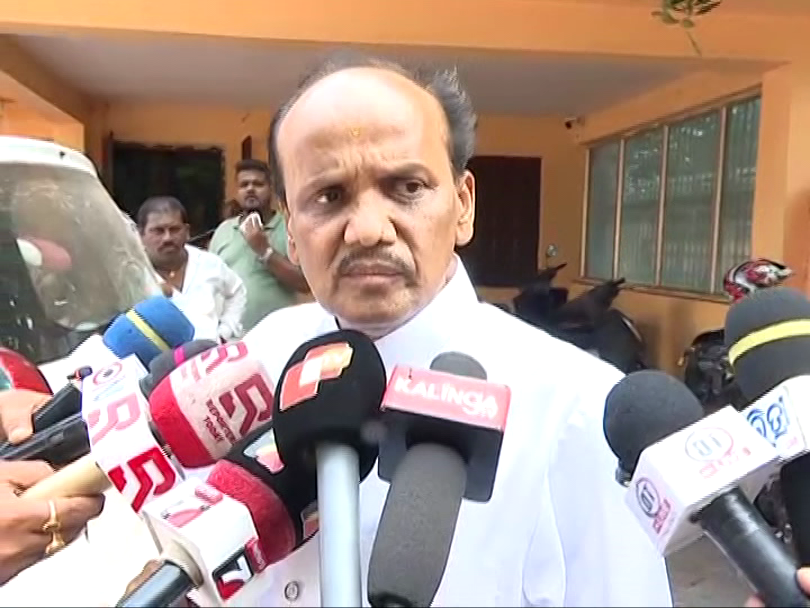 otvkhabar's tweet image. #ସୌଜନ୍ୟମୂଳକ_ସାକ୍ଷାତ_ଥିଲା: #ପ୍ରଭାତ
-କଟକରେ ମୁଖ୍ୟମନ୍ତ୍ରୀଙ୍କୁ ଫୁଲତୋଡ଼ା ଦେବା ନେଇ ପ୍ରଭାତ ବିଶ୍ବାଳଙ୍କ ପ୍ରତିକ୍ରିୟା
-‘ଆମ ନିର୍ବାଚନ ମଣ୍ଡଳୀକୁ ଆସିଥିବାରୁ ସୌଜନ୍ୟମୂଳକ ସାକ୍ଷାତ ଥିଲା’
-‘ମୁଁ କେଉଁ ଦଳକୁ ଯିବି ନିର୍ବାଚନ ମଣ୍ଡଳୀ ଲୋକଙ୍କ ପରାମର୍ଶ ପରେ ନିଷ୍ପତ୍ତି’ 
#Cuttack #PrabhatBiswal #CourtesyMeeting