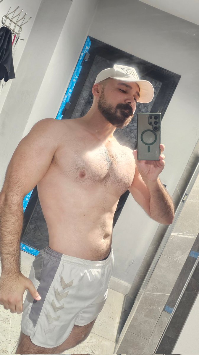 mi_ibrahee80829's tweet image. I'm a mess, I'm a loser, i'm a hater, i'm a user.. I'm a mees for your love..it ain't new 
#handsome #swag  #bodybuilding