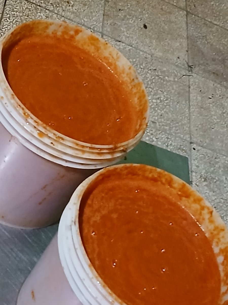 RBodano14539's tweet photo. Combinado Cárnico de Bayamo se transforma en una Fábrica de alimentos y aprovecha campaña del tomate.#SomosVallerojo https://t.co/fjarP6BdCT
