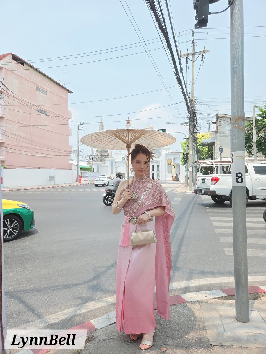 LynnBellUSA's tweet image. Love this Makeup artist!
Lynn in Bangkok- beautiful Thai Traditional dress- 
#petiteusa #pageant #BILLYBABE #bbil1ypn #babiibabe 
Makeup artist: @butterflystudio.bkk