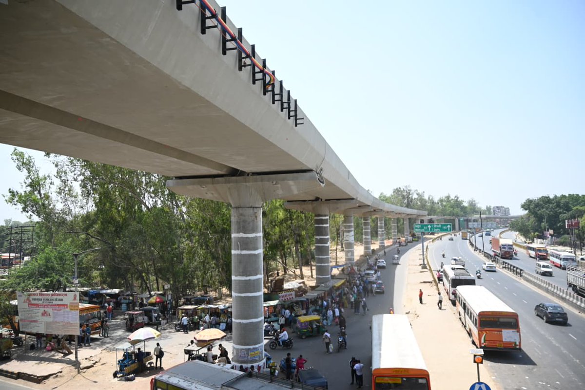 OfficialUPMetro's tweet image. Major boost to multimodal connectivity as the ISBT Metro Station takes shape! The station will provide seamless connectivity to #Agra ISBT, the city’s largest bus terminal, promoting greater ease of travel.

#AgraMetro #UrbanMobility #EaseOfTravel #MetroRail #PublicTransport