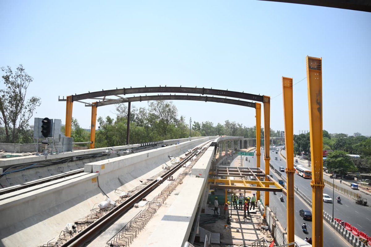 OfficialUPMetro's tweet image. Major boost to multimodal connectivity as the ISBT Metro Station takes shape! The station will provide seamless connectivity to #Agra ISBT, the city’s largest bus terminal, promoting greater ease of travel.

#AgraMetro #UrbanMobility #EaseOfTravel #MetroRail #PublicTransport