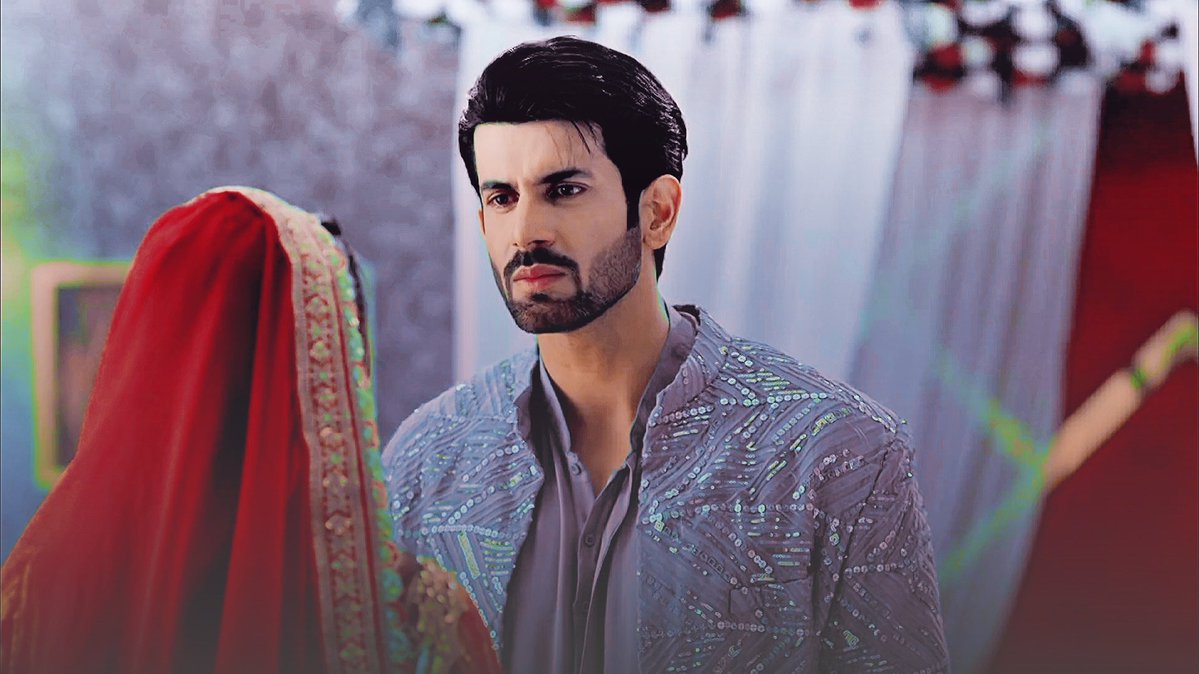 Finally adhuri Kahani khatam hui

#Naagin7