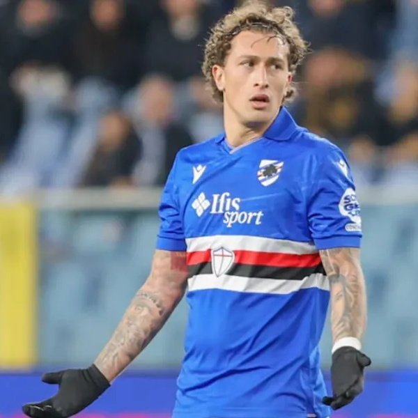 andrea_bovone_'s tweet image. 💣 Possibile ballottaggio tra #Esposito e #Ricci in vista del Cesena. 

Non convinto dal rendimento del mediano, Lombardo potrebbe scegliere Ricci al fianco di Conti e Henderson.
@ilsecoloxix @repubblica