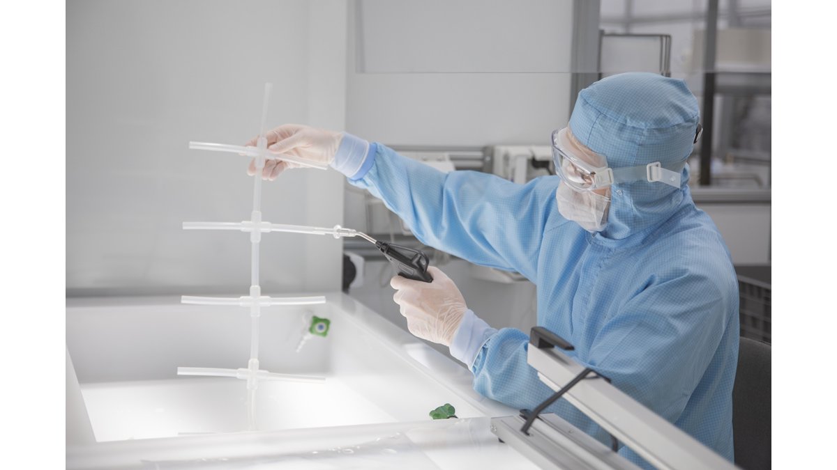 BiotechNewswire's tweet image. Freudenberg Medical Launches ISO Class 5 Controlled Cleanroom for Sterile Single-use Assemblies. New controlled cleaning and sterilization service supports biopharma customers with ready-to-use single-use assemblies biotechnewswire.ai/202604202775/f… #biotech #cleanroom