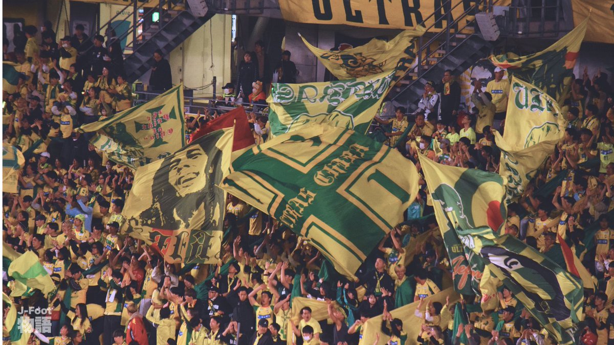 jf_monogatari's tweet image. JEF United Chiba vs FC Tokyo (1-2) | Mar 18, 2026
蘇我駅に着いた途端、90年代の雰囲気。平日戦なのに、千葉サポもFC東京サポも多かった。
サラリーマンサポはおそらく着替えずそのままスタジアムへ向かったのか、スーツにマフラーを巻いている人も多かった。
コメントに続く。。。
#JEF #千葉 #J1