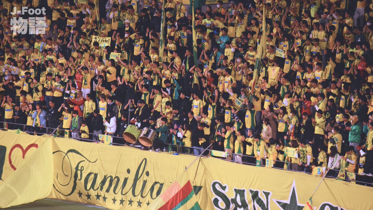 jf_monogatari's tweet image. JEF United Chiba vs FC Tokyo (1-2) | Mar 18, 2026
蘇我駅に着いた途端、90年代の雰囲気。平日戦なのに、千葉サポもFC東京サポも多かった。
サラリーマンサポはおそらく着替えずそのままスタジアムへ向かったのか、スーツにマフラーを巻いている人も多かった。
コメントに続く。。。
#JEF #千葉 #J1