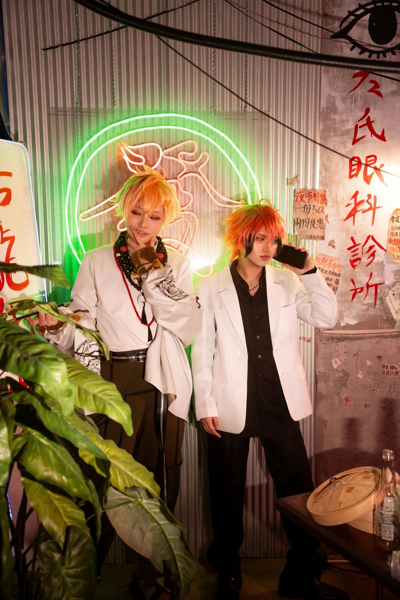 ⚠コスプレ　🌈🕒️　　　
捏造、歌ってみた衣装
　　
　　　　　　　🕳️

…