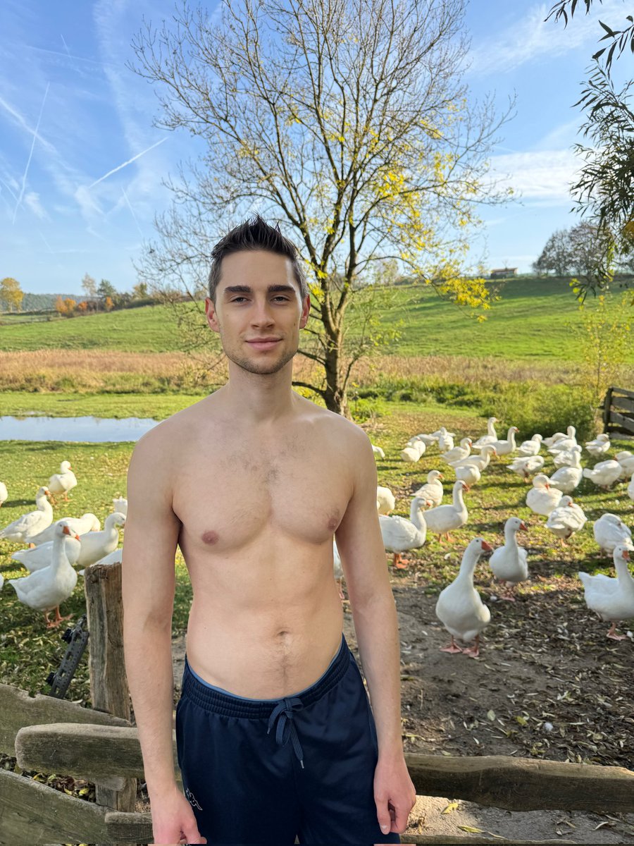 emmert_official's tweet image. This feels confident without trying too hard 😏 #gay #germany #instagram