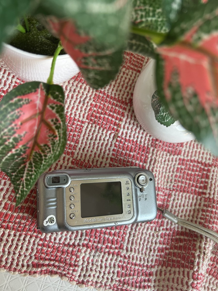 baddiegicam's tweet image. wts digicam KODAK EASYSHARE LS753 (rare)

no minus 
lecet pemakaiann ajaah

900K (co shopee ada diskon)

kelengkapan: unit, memori, card reader, batre, charger, dan strap

#wtb #zonajajan #zonauang #zonabu #camdig #kameradigital