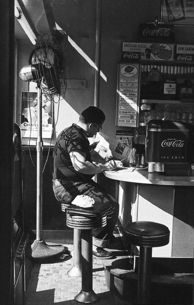 LKpaddy's tweet photo. good morning 

Diner, 14th Street, 1951 • Louis Stettner • https://t.co/8heVfSiE4x