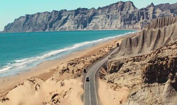 sadafzbaloch's tweet photo. 🚨 BIG MOVE: Jinnah Naval Base Ormara is officially becoming the 🇵🇰 Navy’s 2nd home!

Located 350km west of Karachi, Phase 2 is now in FULL SWING with a massive Rs 90 Billion investment. 

Naval assets are shifting to the strategic "Table Mountain" location! 

Plus: SRC (Submarine Repair Complex) is under consideration. This is a massive strategic shift for the region!