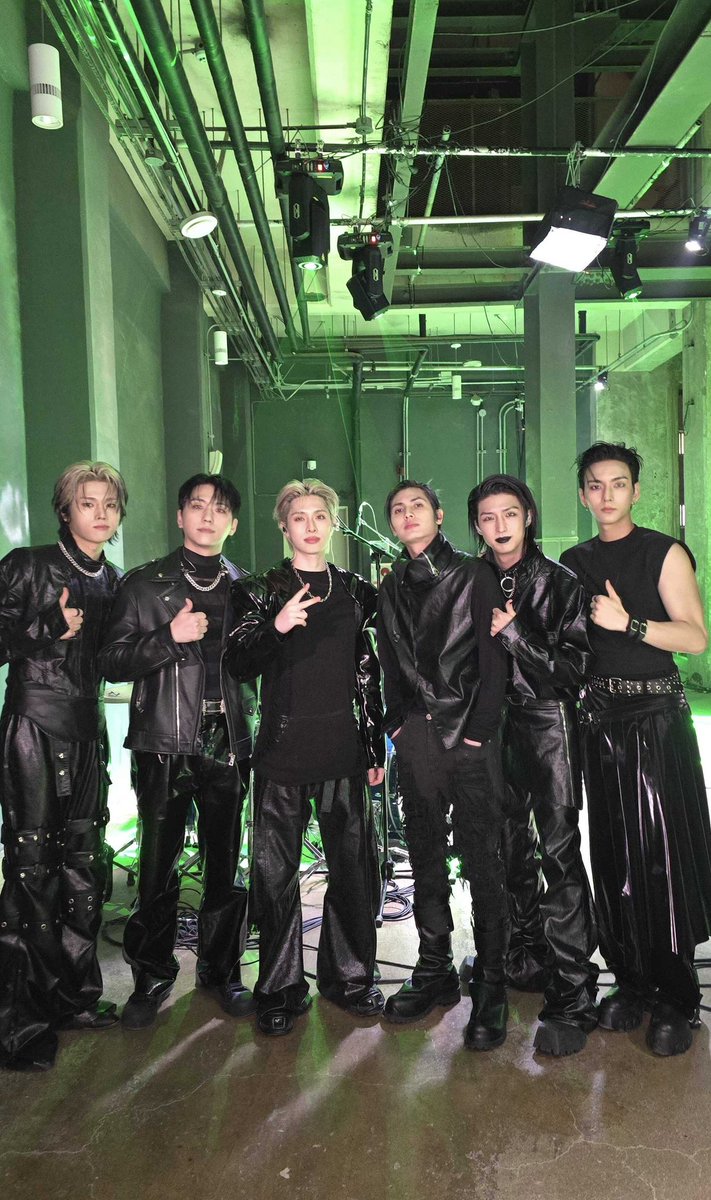 XH_official's tweet image. [ #Xtra_Scenes ]

KTM 약자 설명드리겠습니다 

🅚 KTM 라이브 어땠어? 
🅣 런즈가 봐도 멋지지? ⋆˚ ༘ ೀ⋆˚
🅜 역시 런즈가 좋아할 것 같았어 &amp;gt;_&amp;lt;

#XdinaryHeroes #엑스디너리히어로즈
#DEAD_AND
#KTM
#WE_ARE_ALL_HEROES