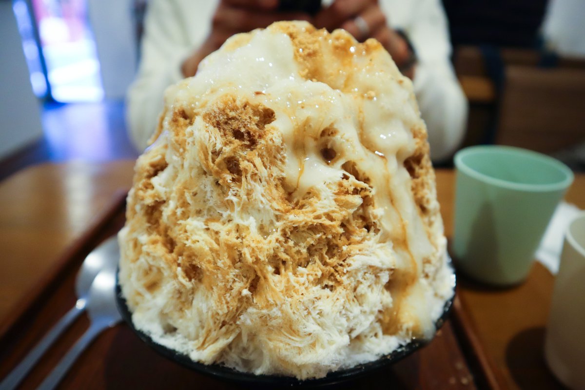 jibunken365's tweet photo. 今回の旅の休憩は、
保土ヶ谷の少し手前、
松原商店街でかき氷🍧

山梨料理のお店のようで、
ランチタイムはほうとうも出しているみたい。

今回は、
きなこがかかった「信玄氷」をいただきました😋
歩いたあとの甘味、しみる。

📍Yamanashi工房 ひまわり
https://t.co/nrg4nj7kcG

#東海道中膝栗毛 https://t.co/0cfpsmRyuZ