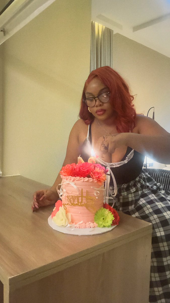 _adababy_'s tweet photo. 🎂🎂🎂🎂
Book Wendysoven on IG for your cakes if you’re in Abuja she’s really good 🙂‍↔️ https://t.co/3YasPif3rH