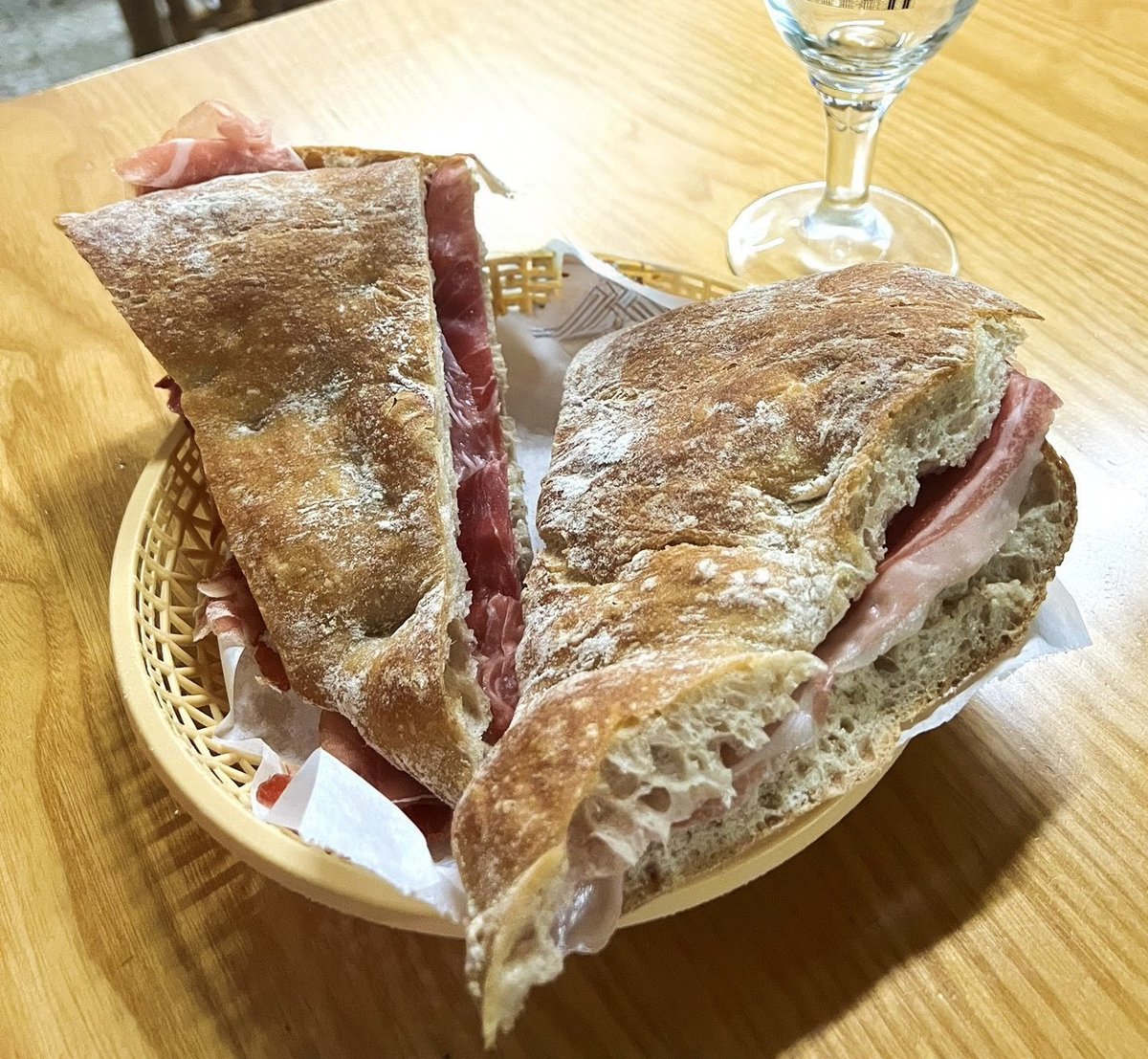 Es mediodía y me aparece este recuerdo de La Flor Del Jamón