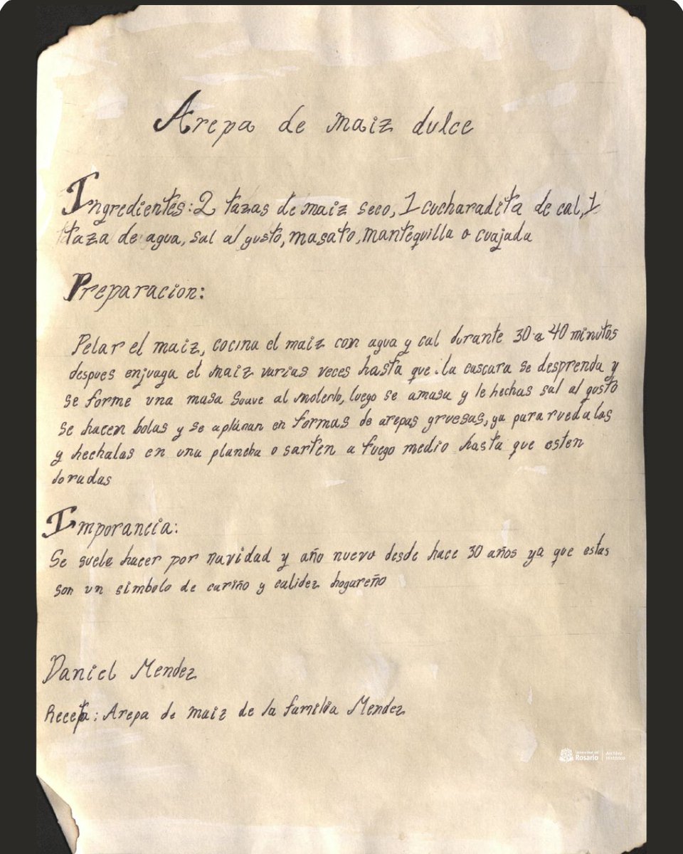 ArchivoHUR's tweet photo. Cocina y tradición: un libro de recetas rosaristas, recopiladas por los estudiantes de Cátedra rosarista. Cuarta entrega: arepas y tamales.
Los desayunos colombianos, no importa la región, suelen llevar arepa de distintos tipos de maíz, un grano fundamental en la historia de la https://t.co/85pqeDVA6o
