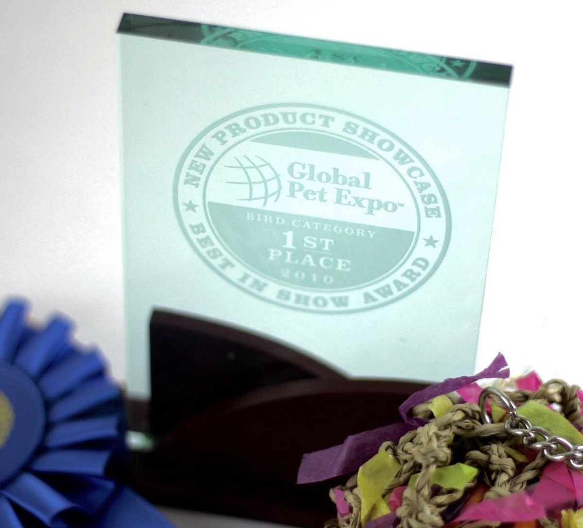 SweetFeet_Beak's tweet image. Let your Birb be 'KING OF THE SHRED' with our award-winning and best selling toy, The Super Shredder Ball™. With Small, Medium, and Large sizes, we've got a Super Shredder Ball™ for you! 

Only available at: 👇sweetfeetandbeak.com/products/super…

#birdcare #parrottoys #MadeinUSA