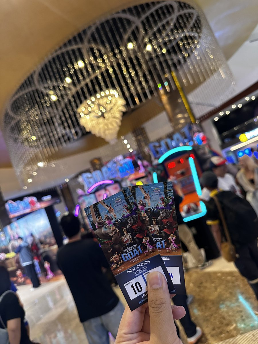 myaddictmovies's tweet image. #GoatMovie มอบพลังบวกเต็มแมตซ์ สำหรับคนที่เต็มไปด้วยความฝัน การพิสูจน์คุณค่าตัวเอง ภายใต้สังคมตีกรอบมาตรฐานรูปร่าง และมิตรภาพต่างสายพันธุ์ ที่ชวนให้เห็นถึงมุมการยอมรับความเห็นต่าง การเปลี่ยนแปลง ความทีมเวิร์กได้อย่างลงตัว งดงามและอิมแพคมาก ๆ พล็อตง่าย ๆ แต่โดดเด่นด้วยคาแรคเตอร์