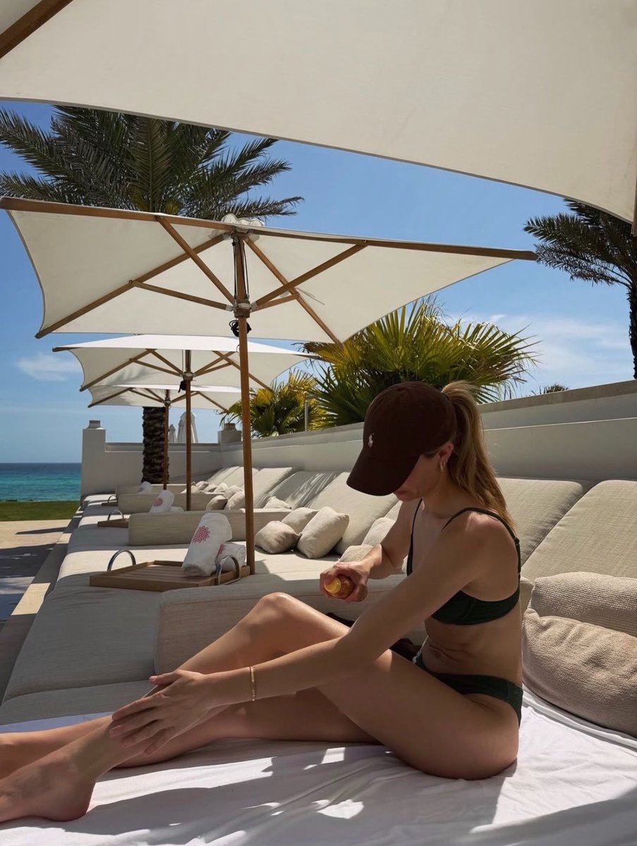 LittleTease_'s tweet image. Good Morning *blows kisses* 

#BeachLife